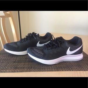 NEW Nike Air Zoom Pegasus (black) Size 7