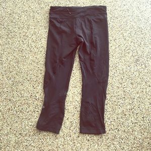 Lulu Black size 6 Crops