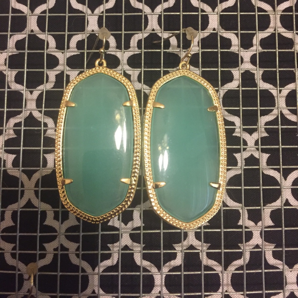 Kendra Scott Danielle earrings!