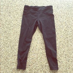 Lulu black size 6 Crops
