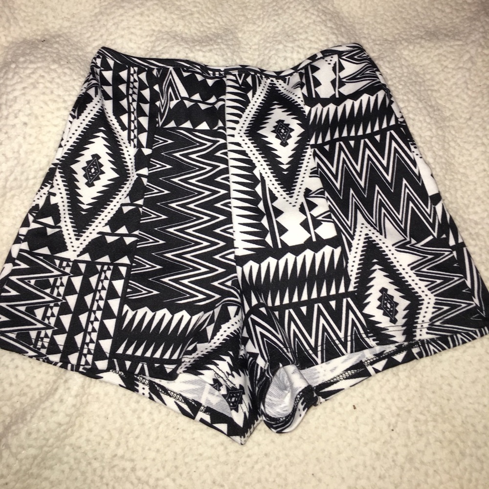 Patterned high wasted dress shorts