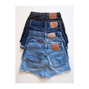 LEVI'S HIGH WAISTED SHORTS- 501