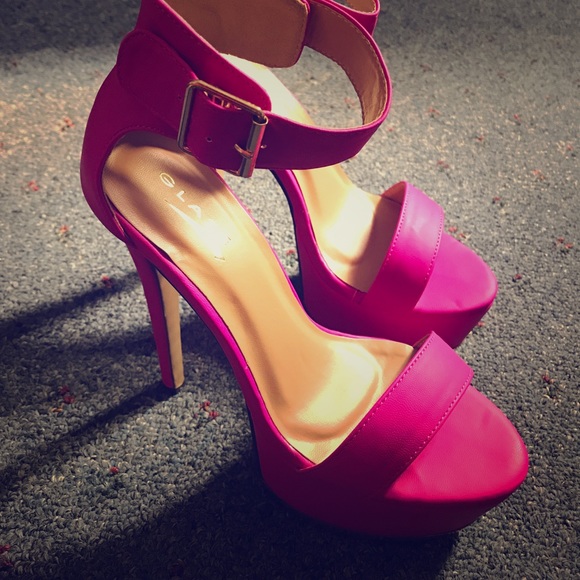 6" Fuchsia ankle buckle heels - Picture 1 of 4