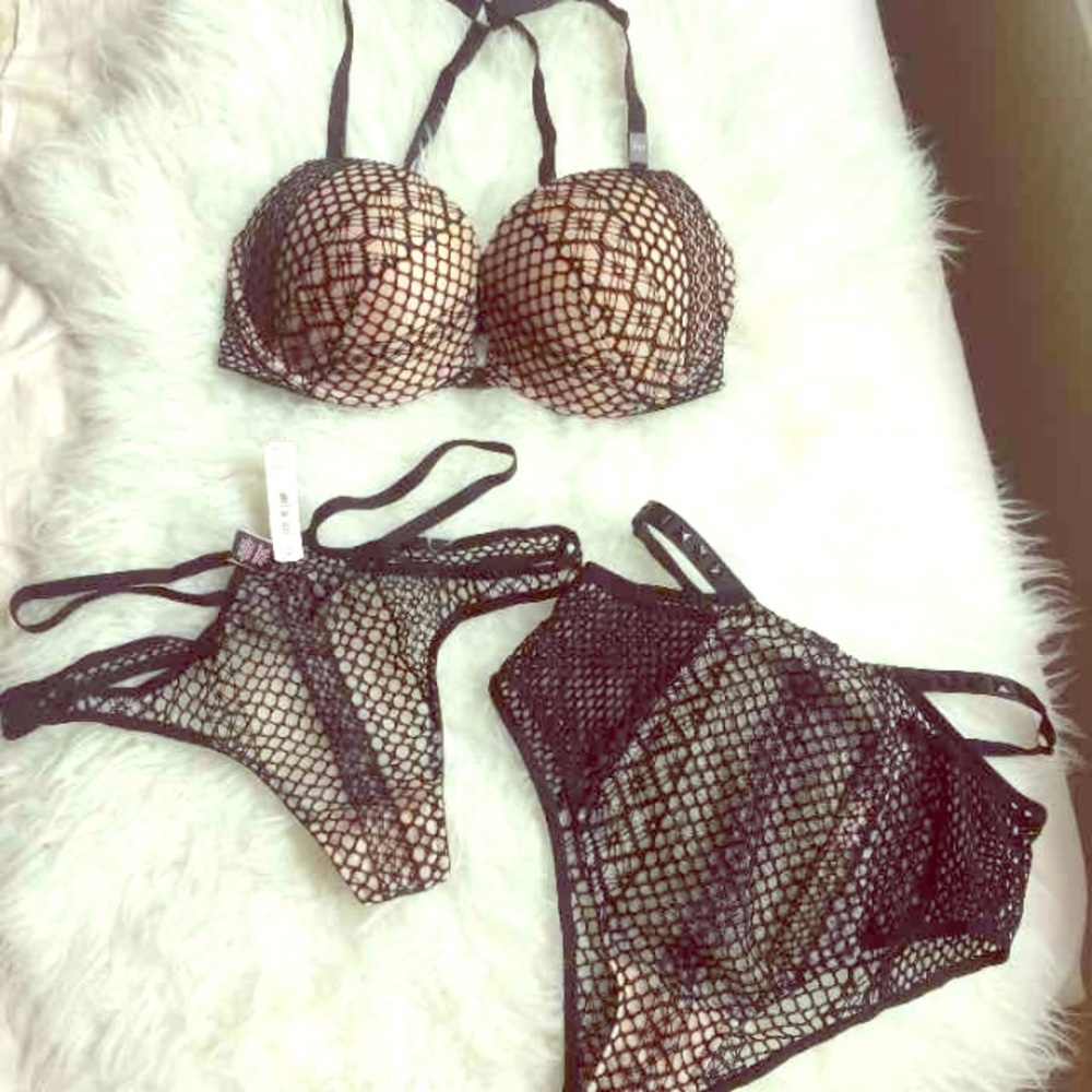 BRAND NEW VS SEXY MATCHING LINGERIE SET