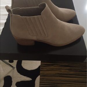 Vince Camuto dolce vita boots. Gently worn. 8.5m