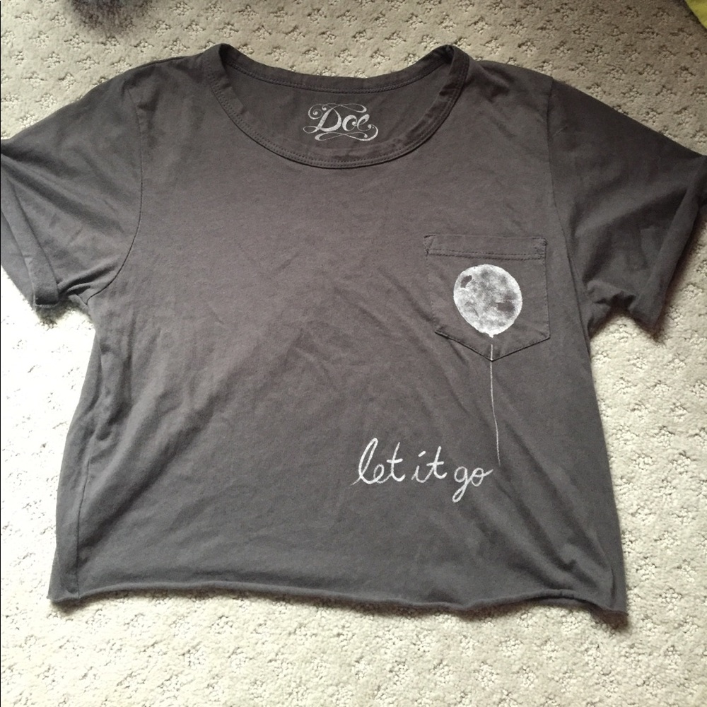 dark grey Delia's crop top