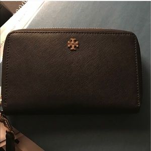 Black Tory burch wristlet!
