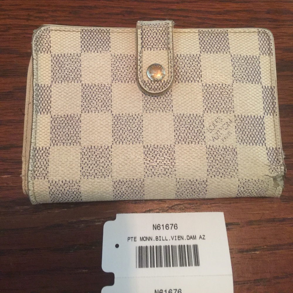 Authentic very bad condition Louis Vuitton Wallet