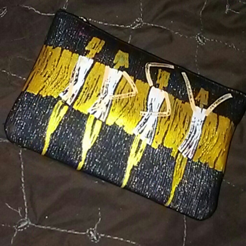 A ipsy bag