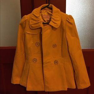 Mustard yellow short trench!