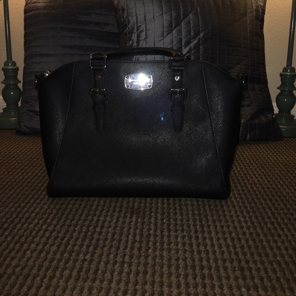 SALE! Michael Kors Purse 👜👜👜