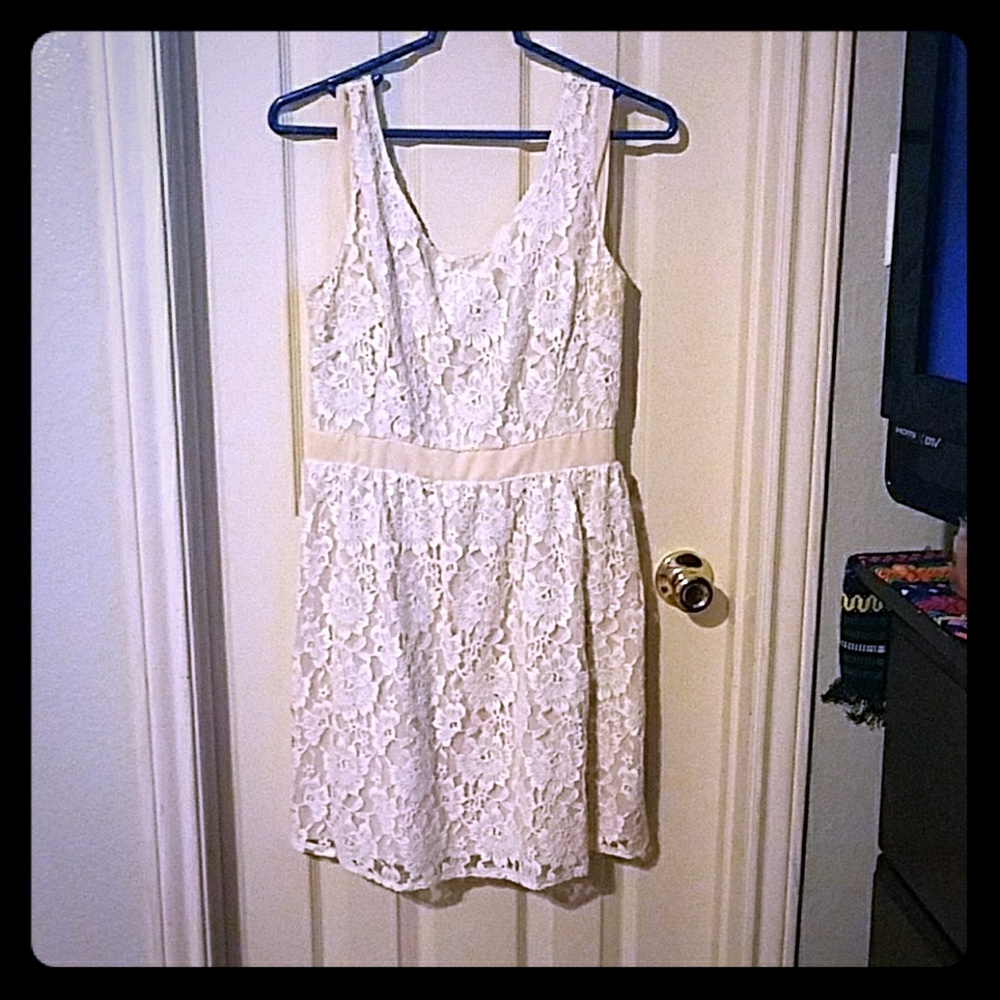 Ivory lace keyhole dress