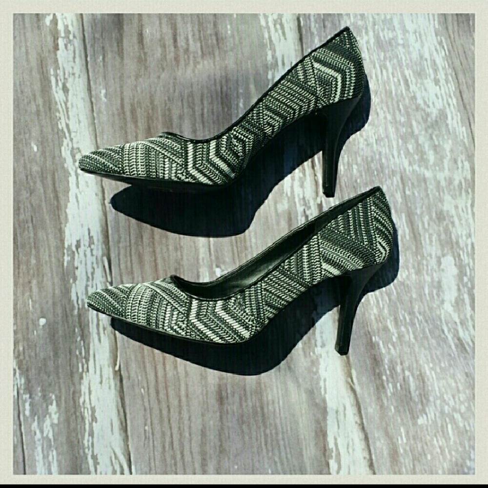 BCBG Heels Black and White