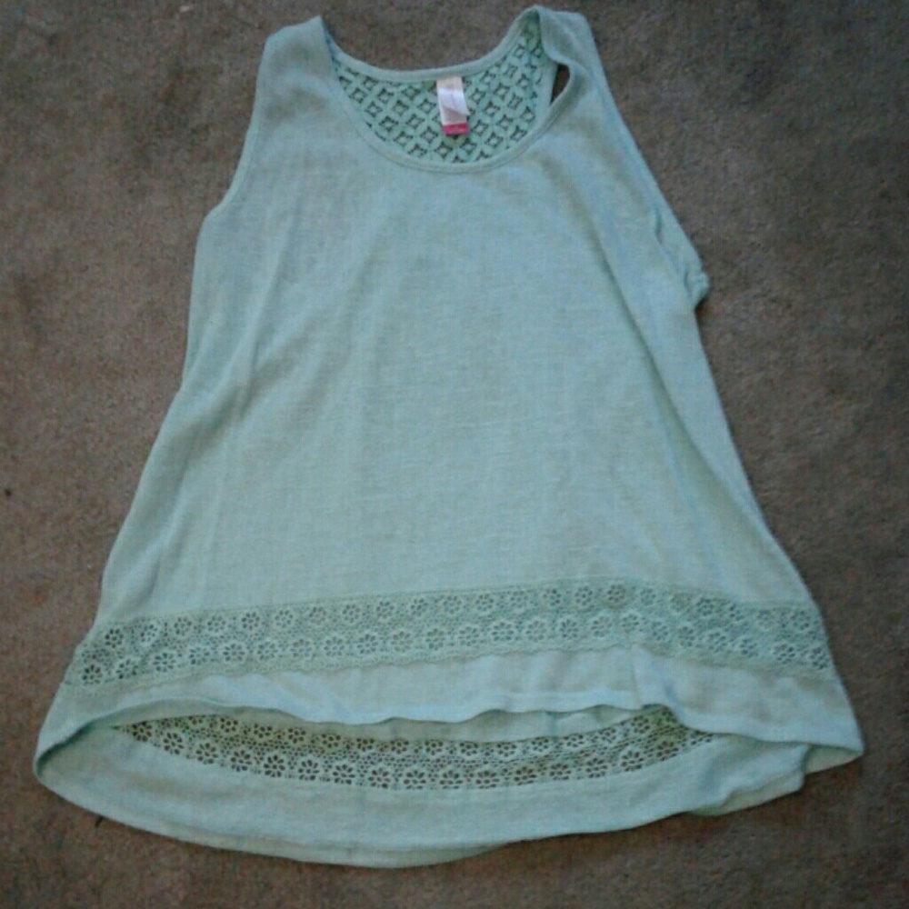 A razor back baby blue t-shirt