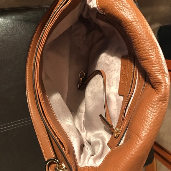 Michael Kors purse with removable strap. - Picture 6 of 8