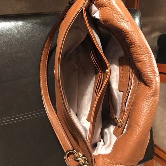 Michael Kors purse with removable strap. - Picture 7 of 8