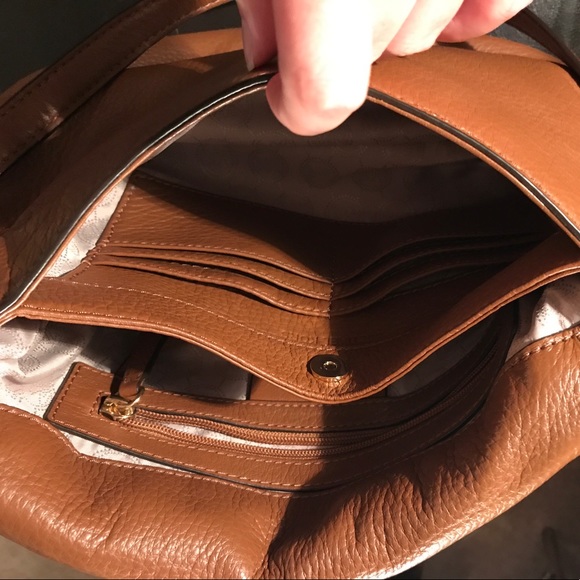 Michael Kors purse with removable strap. - Picture 8 of 8