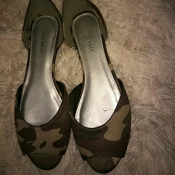 Like NEW NINE WEST CAMOUFLAGE PEEP TOE FLATS - Picture 2 of 5