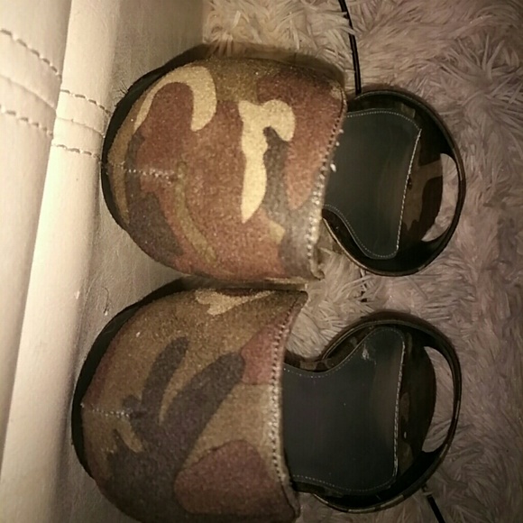 Like NEW NINE WEST CAMOUFLAGE PEEP TOE FLATS - Picture 4 of 5