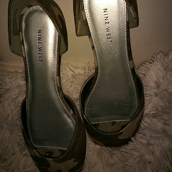 Like NEW NINE WEST CAMOUFLAGE PEEP TOE FLATS - Picture 5 of 5