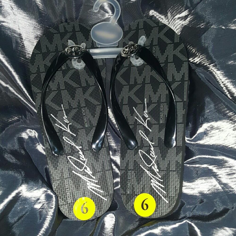 Michael kors flip flops