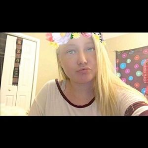 Meet your Posher, Adison