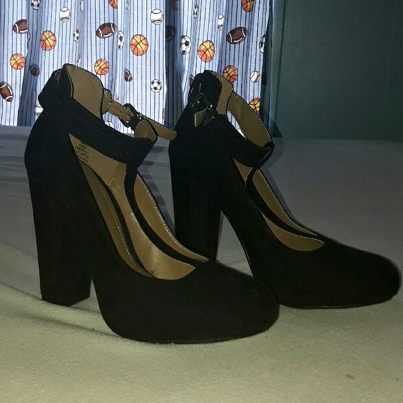 Super cute heels - Picture 1 of 3