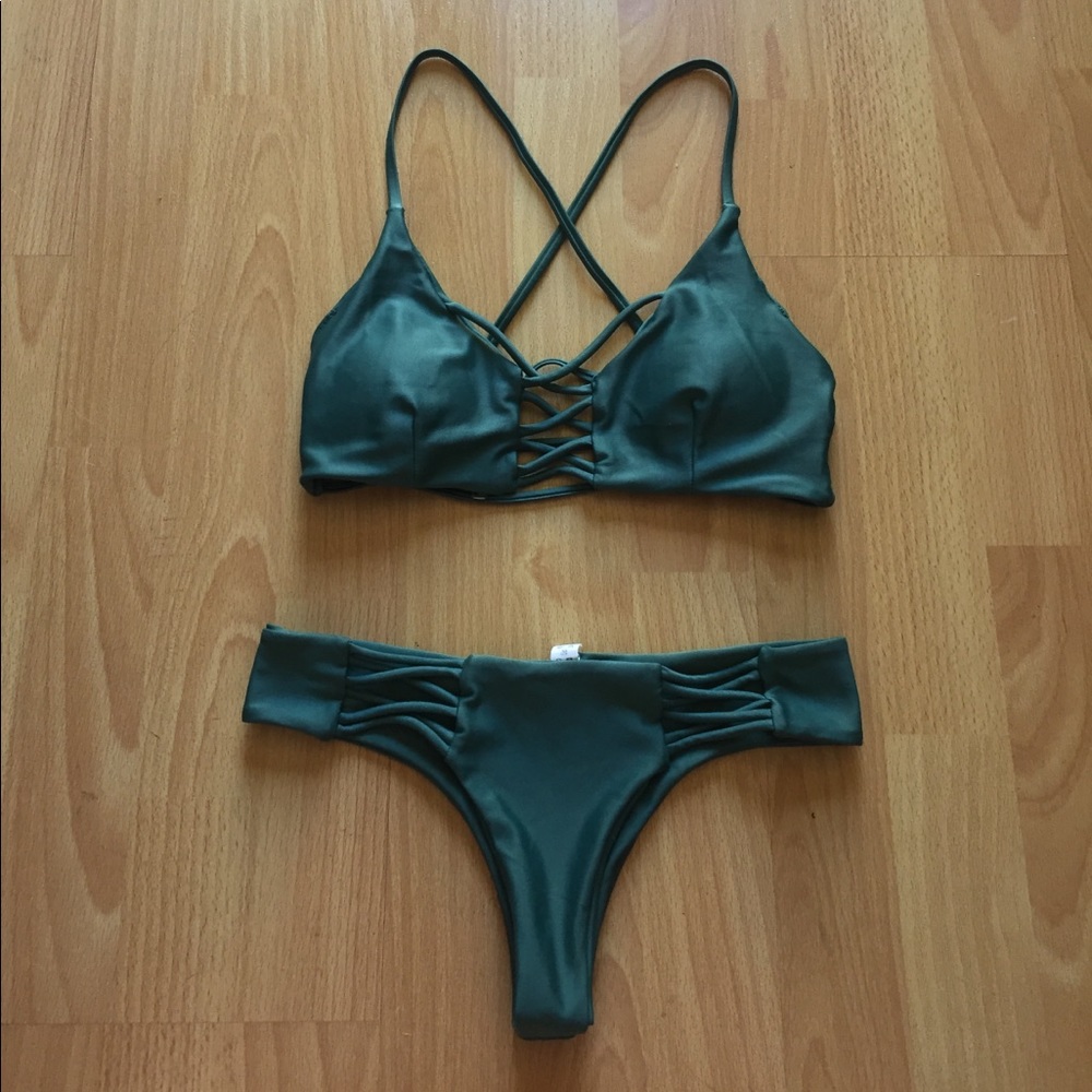 Sexy seamless criss cross green bikini