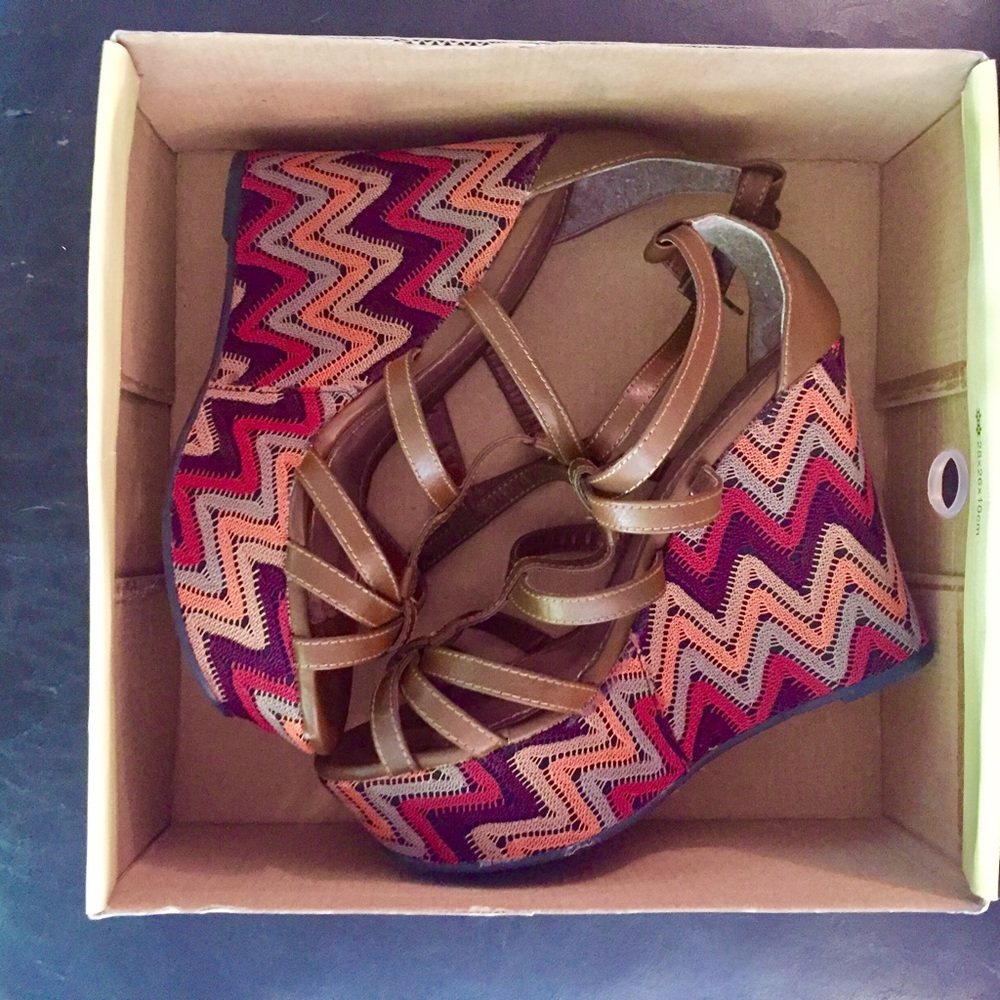 Diba Platform Zig Zag Wedges 7.5