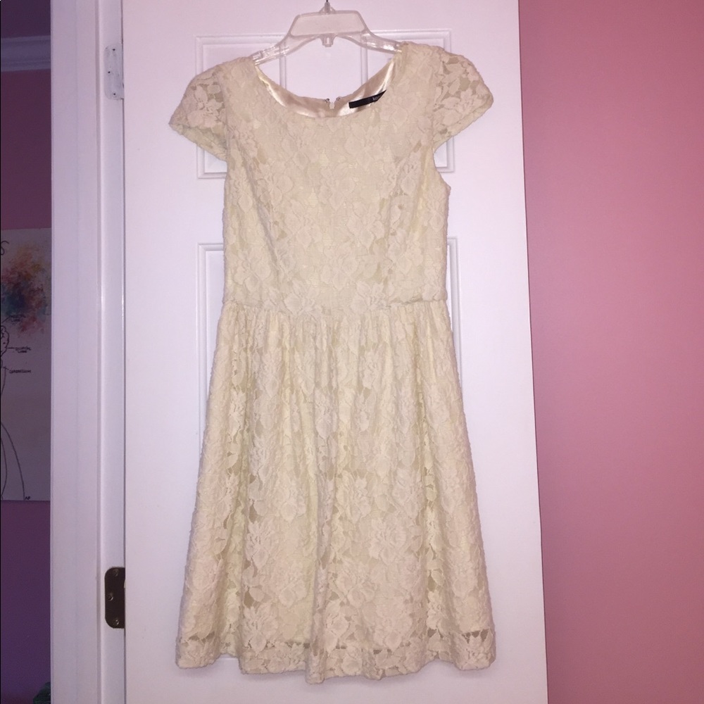 cream lace short sleeve dress