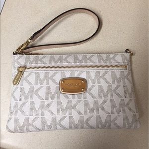 Michael Kors wristlet and tote bag