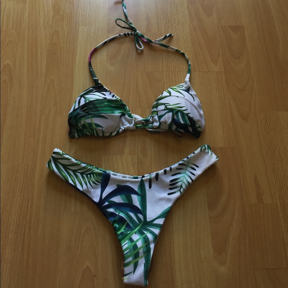 Sexy seamless tropical bikini