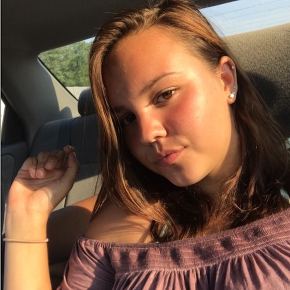 Meet your Posher, Olivia - Picture 1 of 1