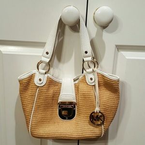 Authentic Michael Kors purse ❤ 👜❤SALE!!!!