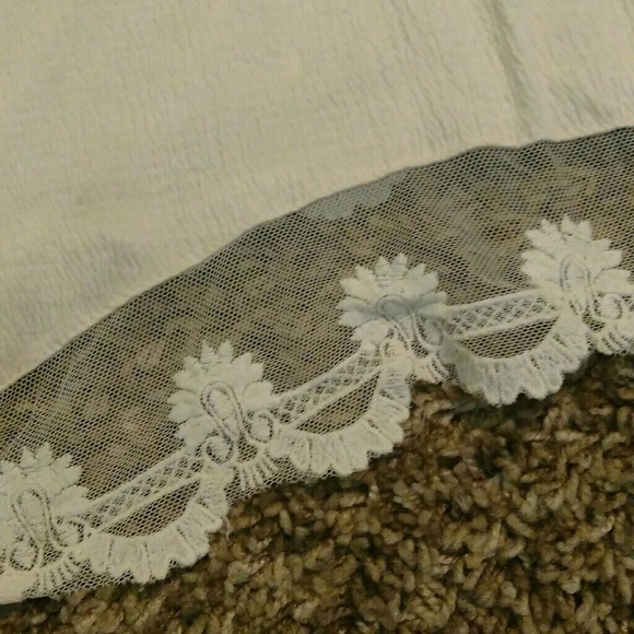 Light Pink T-shirt with lace - Picture 2 of 2