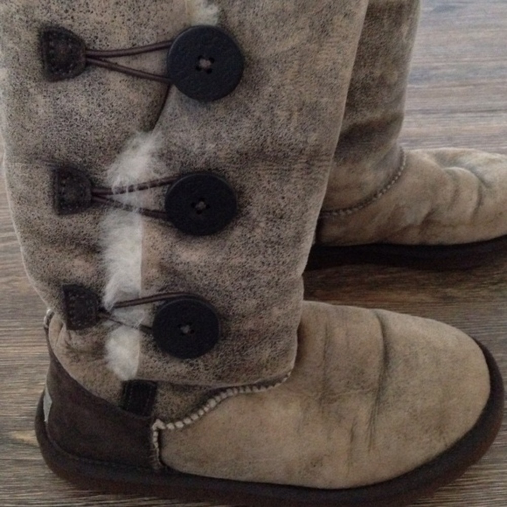 Bailey Button Brown Leather Uggs