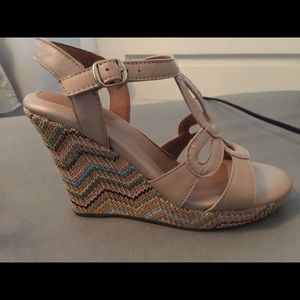 Eurosoft tan sandals with colored heels
