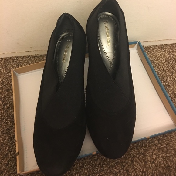 EUC Naturalizer Suede Ankle Boots Booties - Picture 2 of 4