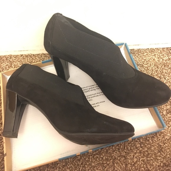EUC Naturalizer Suede Ankle Boots Booties - Picture 3 of 4