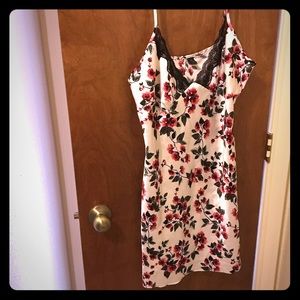 White floral print nightie slip w/lace detail