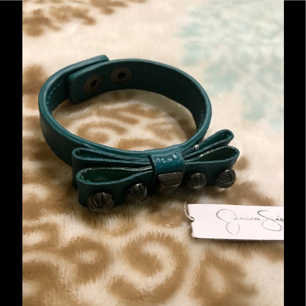JESSICA SIMPSON STUDDED BOW BRACELET SNAP CLOSURE