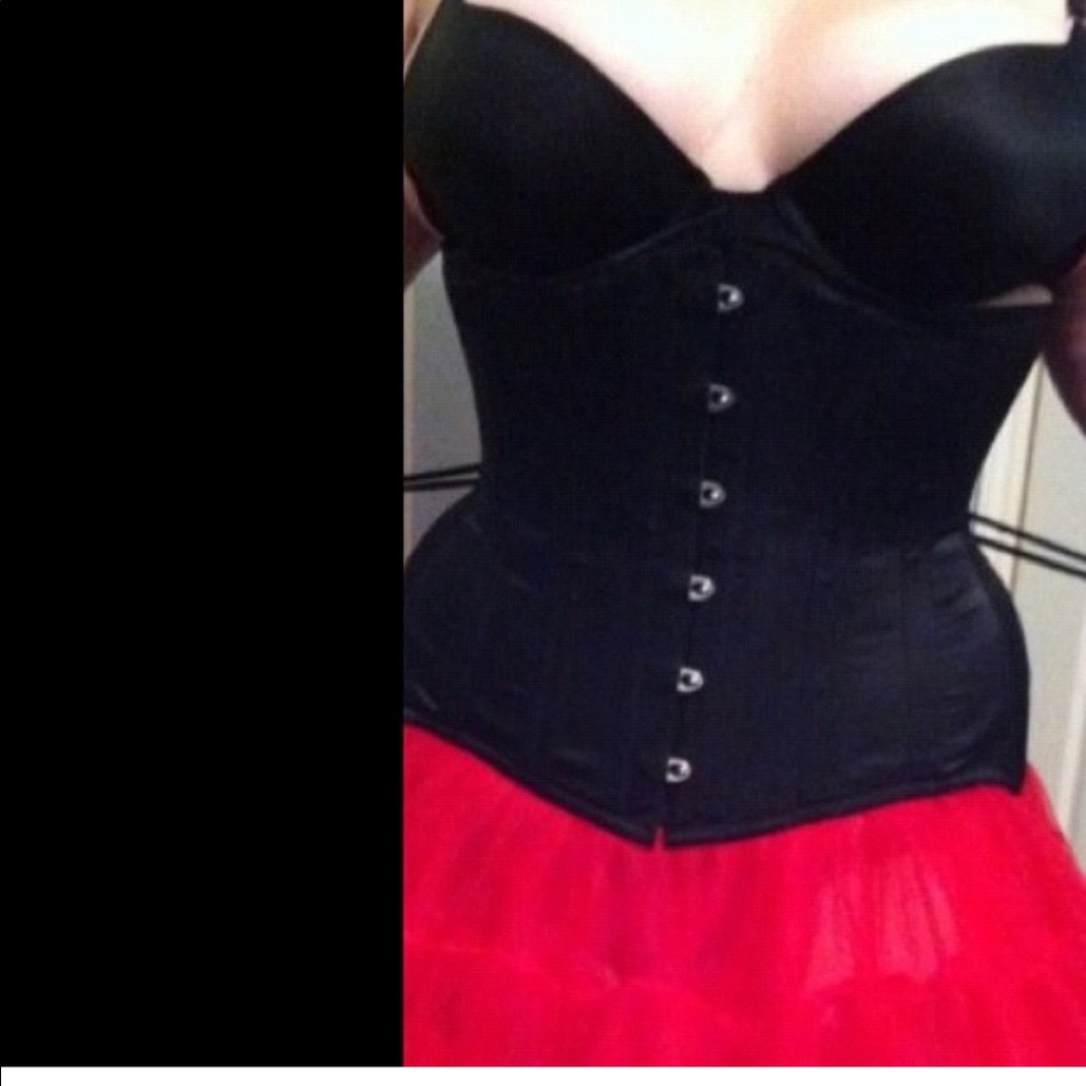 Plus size Steel Boned Corset size 32 waist cincher