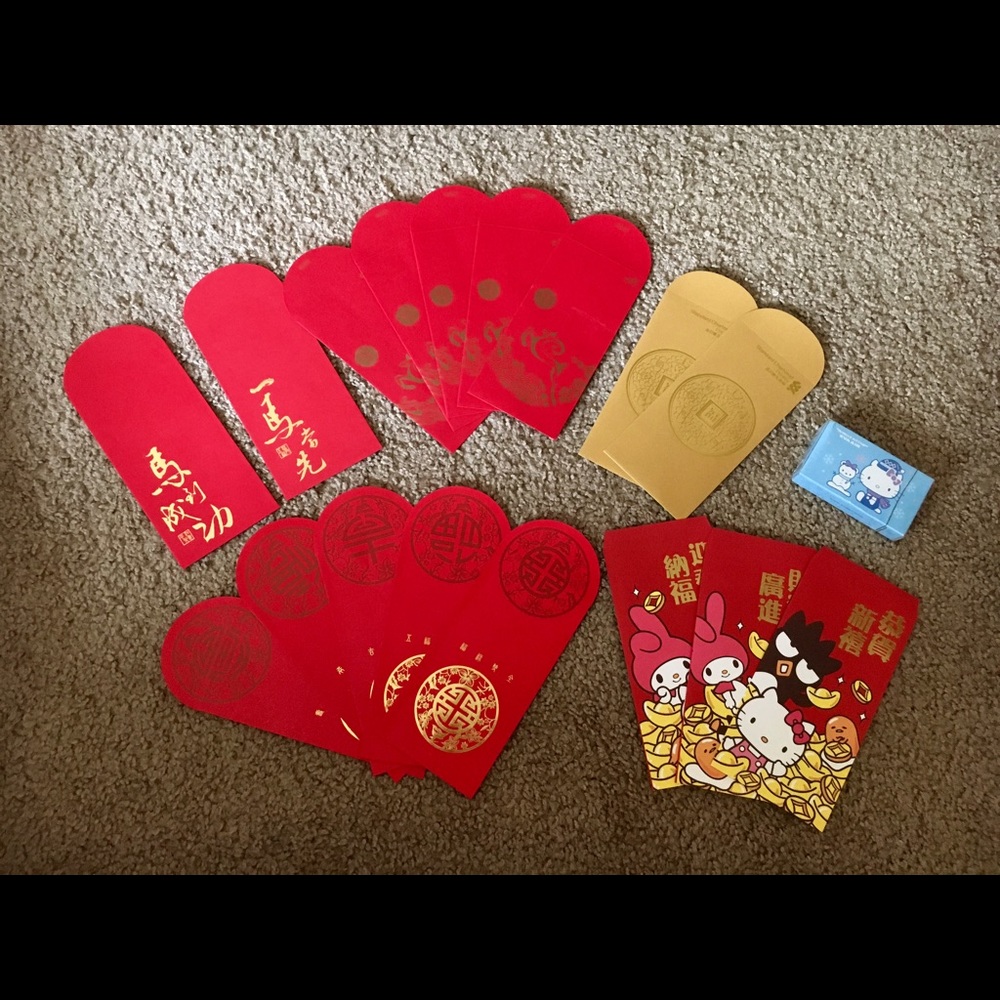 Hello Kitty Playing Card & Red Envelope