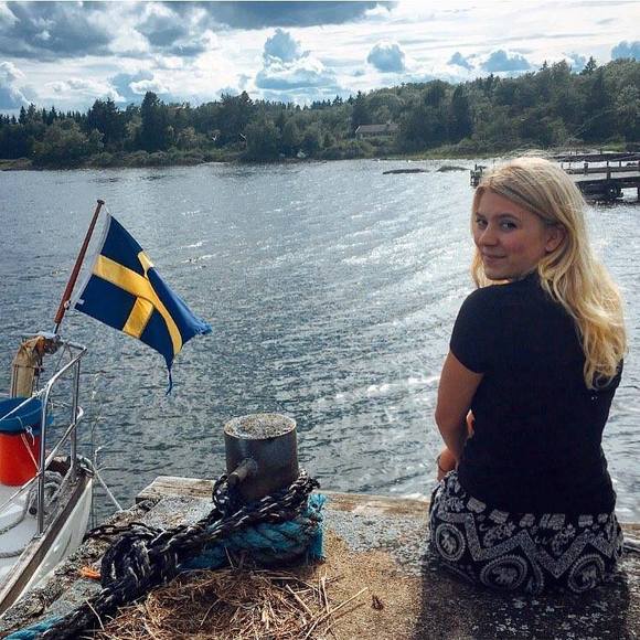 Meet your Posher, Ester - Picture 1 of 1