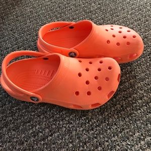 orange crocs womens size 8