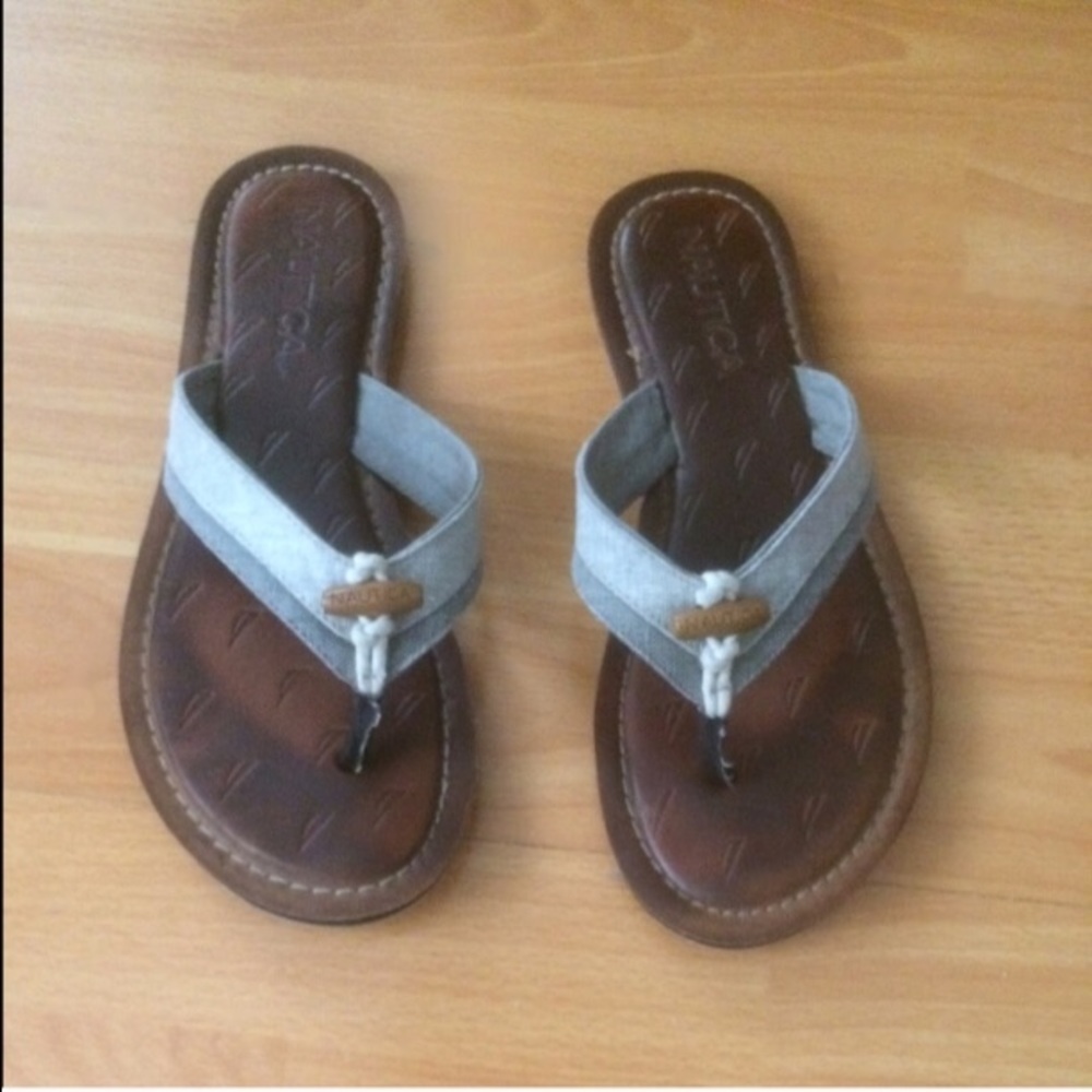 ❌SOLD ❌Nautica flip flops - Picture 2 of 3
