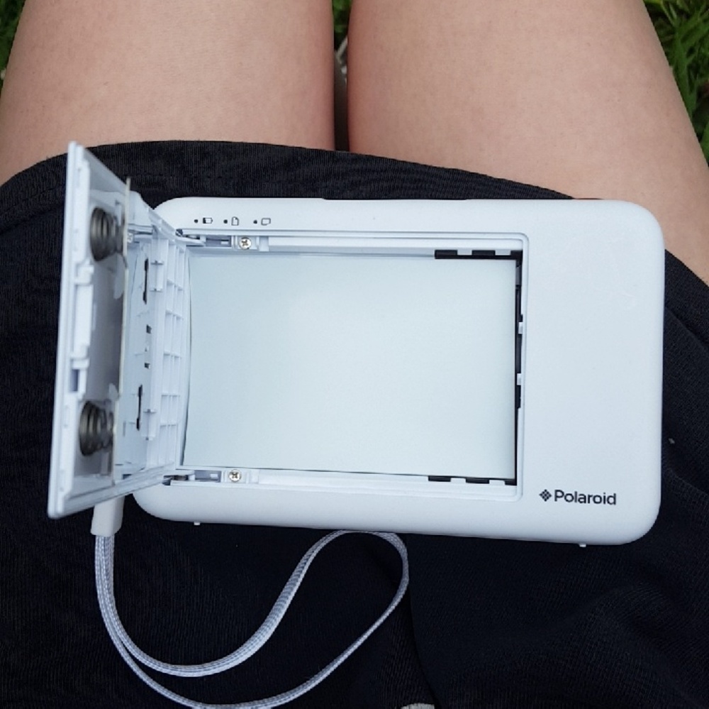 Polaroid camera - Picture 2 of 2