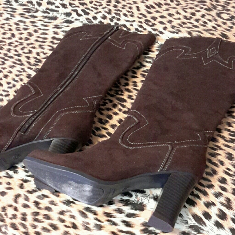 Brown suede boots, 8, nice