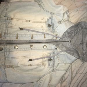 Light blue jean half jacket