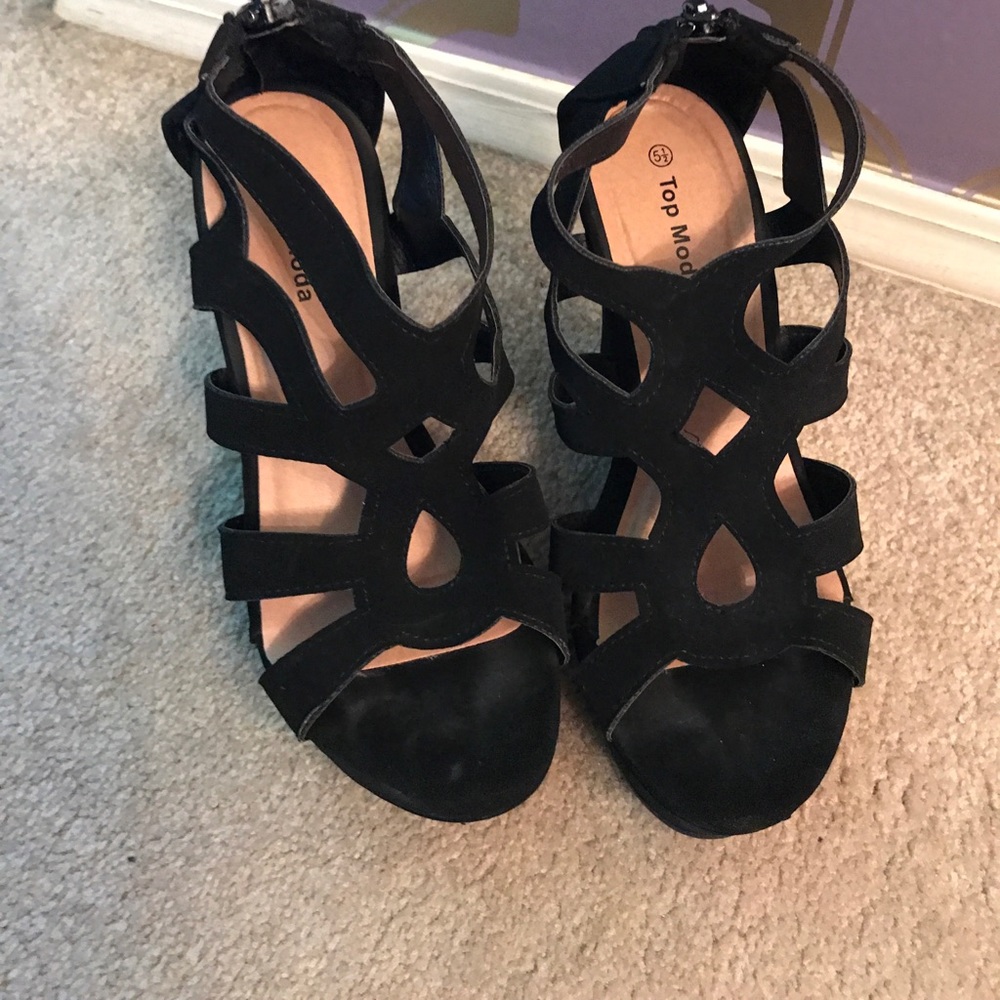Size 5 1/2 black felt wedges